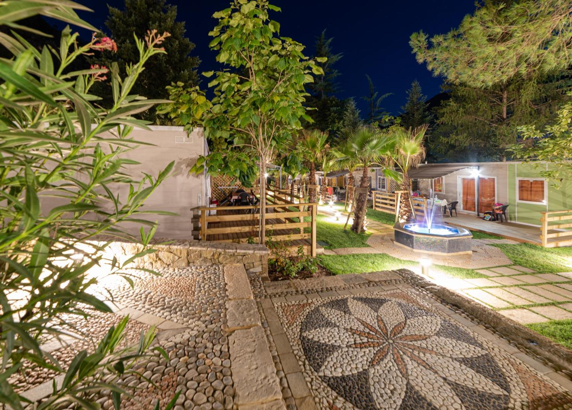 Delle Rose Camping & Glamping Village Isolabona Exteriör bild